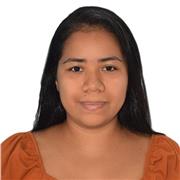 Profesor de Matemáticas imparte clases a niños de primaria y básica secundaria